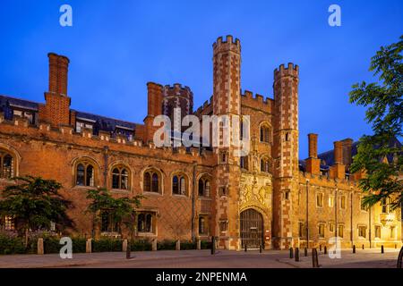 Dawn at St John's College in Cambridge city centre. Stock Photo