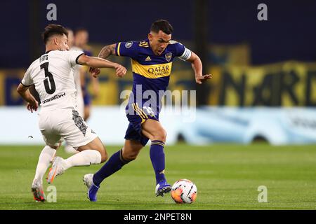 Ivan Piris of Paraguay's Libertad heads the ball during a Copa Libertadores  Group G soccer match against Brazil's Athletico Paranaense at Defensores  del Chaco stadium in Asuncion, Paraguay, Thursday, May 4, 2023. (