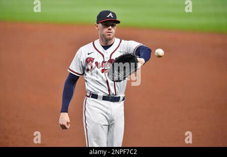 WATCH: Umpire force Ronald Acuña Jr to swap gloves for the 9th inning -  Sports Illustrated Atlanta Braves News, Analysis and More