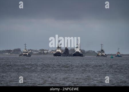 HMS Anson (S123) departing BAE Systems in Barrow-in-Furness (England) on her maiden voyage to Faslane, Scotland. Stock Photo