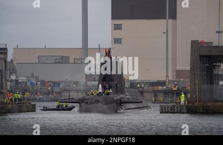 HMS Anson (S123) departing BAE Systems in Barrow-in-Furness (England) on her maiden voyage to Faslane, Scotland. Stock Photo