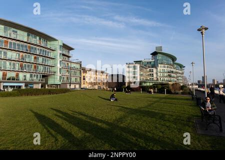 Luxury riverside flats overlooking Hermitage Riverside Memorial Garden in Wapping on 5th Febuary 2023 in London, United Kingdom. Wapping is a redeveloped former docks area with residential towers, apartments in converted warehouses, and traditional buildings beside the River Thames. Stock Photo