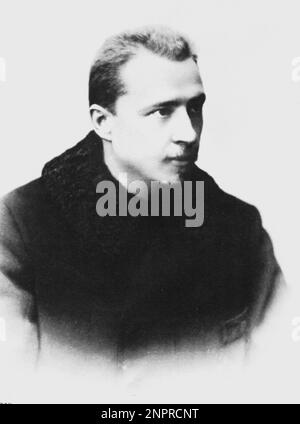 The austrian music composer  HUGO WOLF ( 1860 - 1903 )   - MUSICA CLASSICA - Classical - COMPOSITORE - OPERA LIRICA - portrait - ritratto  - colletto di pelliccia astrakan - fur collar - tie    ----  Archivio GBB Stock Photo