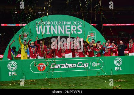 Wembley, London, UK. 26th Feb, 2023. Manchester United players celebrate with the trophy following the Carabao Cup Final match between Manchester United and Newcastle United at Old Trafford on February 26th 2023, England. (Photo by Jeff Mood/phcimages.com) Credit: PHC Images/Alamy Live News Stock Photo