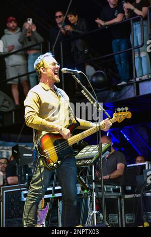 Tempe, Arizona, USA. 25th February, 2023. Scott Shriner of Weezer performing on stage day 1 of Innings Festival 23 Music Festival. Credit: Ken Howard/Alamy Live News Stock Photo
