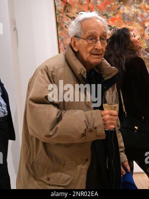 New York, USA. 25th Feb, 2023. Frank Stella, 86 American painter, sculptor and printmaker attends the opening reception of painter Larry Poons at the Yares Art gallery in Manhattan, New York City on February, 25, 2023. Photo by Louis Lanzano/Sipa USA Credit: Sipa USA/Alamy Live News Stock Photo