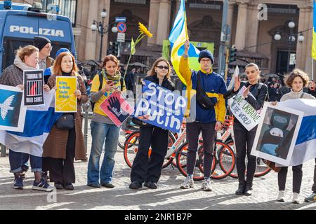 MILAN, ITALY - FEBRUARY 25, 2023: One year after Russia-Ukraine war, 1st anniversary.Rally of the population in support of Ukraine in Milan, Cordusio. Stock Photo