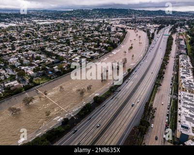 Los Angeles, USA. 25th Feb, 2023. Drone view of a rain water swollen Los Angeles River in the Los Feliz district of LA. Heavy rain and snow fall over the County of Los Angeles filled the 51 mile long river. Most of the water from the river will end up in to Pacific Ocean, will little of it being reclaimed for future use. 2/26/2022 Los Angeles, CA., USA (Photo by Ted Soqui/SIPA USA) Credit: Sipa USA/Alamy Live News Stock Photo