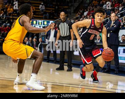 Arizona guard Josh Green (0) drives past Pepperdine guard Jade