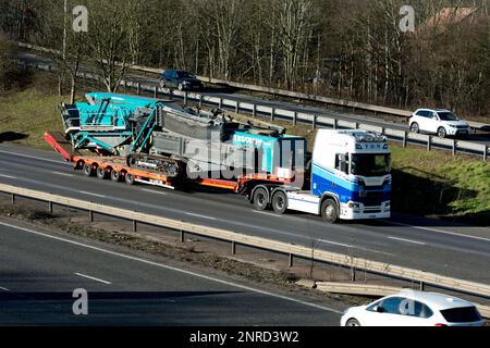 TDR low loader lorry on the M40 motorway, Warwickshire, UK Stock Photo