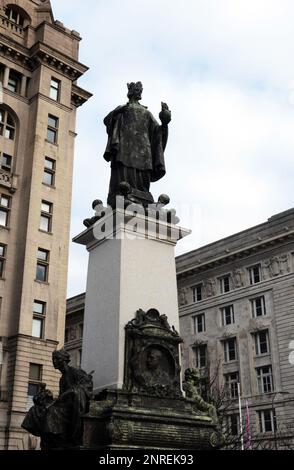 Memorial statue for Sir Alfred Lewis Jones at Pier Head Liverpool Stock Photo