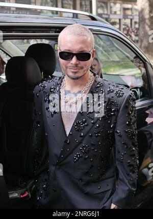 Osorio Rapper Guest fashion blogger posing for photographers after Andrea Adamo ...