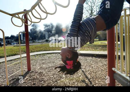 Adanli Puente watches the thick smoke and flames that continued to