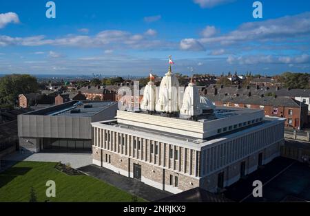 Overall aerial view. Shree Swaminarayan Mandir, Oldham, United Kingdom. Architect: LTS Architects   , 2022. Stock Photo