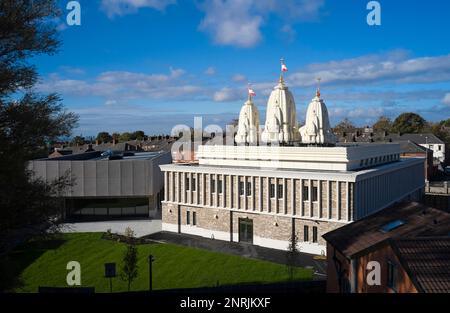 Overall aerial view. Shree Swaminarayan Mandir, Oldham, United Kingdom. Architect: LTS Architects   , 2022. Stock Photo