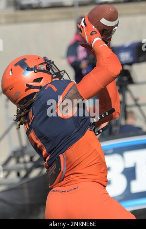 https://l450v.alamy.com/450v/2nrne6e/champaign-il-november-02-illinois-strong-safety-stanley-green-7-warms-up-before-a-big-ten-conference-football-game-between-the-rutgers-scarlet-knights-and-the-illinois-fighting-illini-on-november-02-2019-at-memorial-stadium-champaign-il-photo-by-keith-gilletticon-sportswire-icon-sportswire-via-ap-images-2nrne6e.jpg