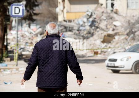 February 26, 2023, NurdagÄ, Gaziantep Province, Turkiye: Gaziantep, Turkiye. 26 February 2023. People assessing the damage of their destroyed homes in the Turkish city of Nurdagi, in the Gaziantep province. Nurdagi has been one of the worst affected cities by the massive earthquake in southern Turkiye along the border with Syria on February 6th. The extreme damage to Nurdagi's buildings, homes, and other infrastructure has prompted the decision by the authorities to consider the demolition of the city (Credit Image: © Muhammed Ibrahim Ali/IMAGESLIVE via ZUMA Press Wire) EDITORIAL USAGE ONLY! N Stock Photo