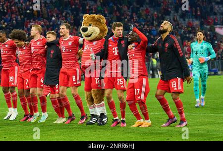 Team FCBwith Yann Sommer, FCB 27 goalkeeper  Eric MAXIM CHOUPO-MOTING (FCB 13) Sadio Mane (FCB 17) Thomas MUELLER, MÜLLER, FCB 25 Leon GORETZKA, FCB 8 Joshua KIMMICH, FCB 6  Matthijs de Ligt, FCB 4 Serge GNABRY, FCB 7  in the match FC BAYERN MUENCHEN - 1. FC UNION BERLIN 3-0 1.German Football League on Feb 26, 2023 in Munich, Germany. Season 2022/2023, matchday 22, 1.Bundesliga, FCB, München, 22.Spieltag. © Peter Schatz / Alamy Live News    - DFL REGULATIONS PROHIBIT ANY USE OF PHOTOGRAPHS as IMAGE SEQUENCES and/or QUASI-VIDEO - Stock Photo