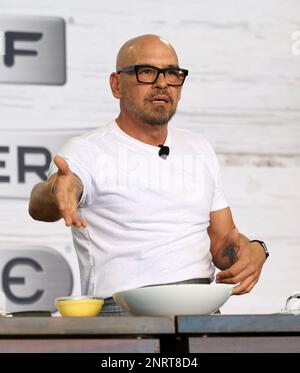 MIAMI BEACH, FL - FEBRUARY 26: Michael Symon is seen during the South Beach Wine and Food Festival Grand Tasting on February 26, 2023 in Miami Beach, Florida. (Photo by Alberto E. Tamargo/Sipa USA) Stock Photo