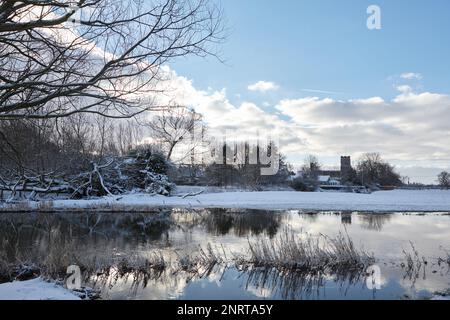 Winter scene on the river Waveney near Mendham, Suffolk, UK Stock Photo