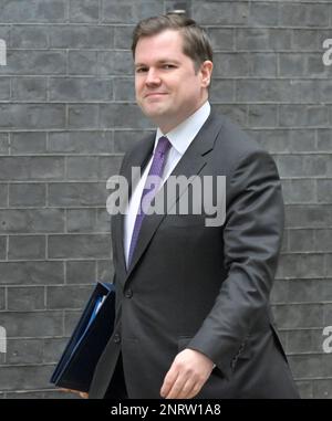 London, UK. 27th Feb, 2023. Emergency cabinet meeting called in Downing Street following the announcement of an agreement on the Northern Ireland Protocol with the EU. Robert Jenrick MP arriving Credit: Phil Robinson/Alamy Live News