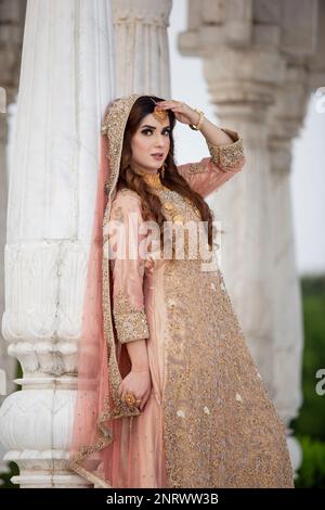 Indian bride dressed in traditional wedding clothes Stock Photo - Alamy