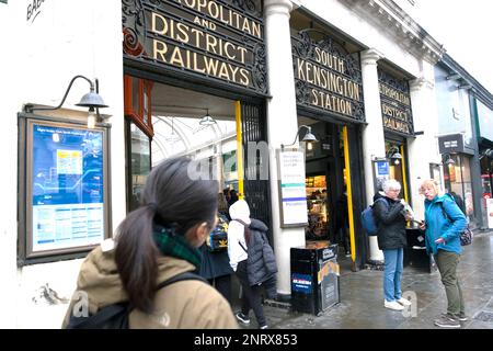 People outside the entrance sign of South Kensington Underground Station London SW7 England UK Great Britain  KATHY DEWITT Stock Photo