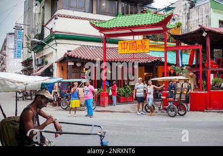 Gate in Calle Cuchillo, Chinatown, La Habana, Cuba Stock Photo