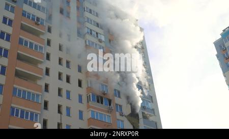 Kyiv, Ukraine - November 15, 2022: Smoke comes from burning rooms in a multi-storey building. Fire in the apartment. Thick black smoke is coming from Stock Photo