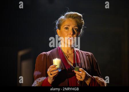 Tracy-ann Oberman (shylock) In The Merchant Of Venice 1936 After 