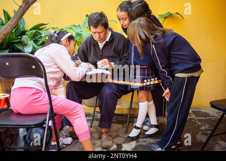 Guitar class in Courtyard of Casa Museo José Alfredo Jiménez,Guanajuato 13, Dolores Hidalgo, Guanajuato State, Mexico Stock Photo