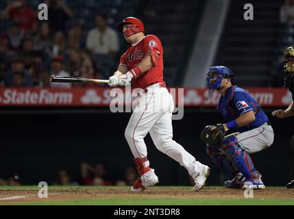 Archivo:Los Angeles Angels center fielder Mike Trout (27