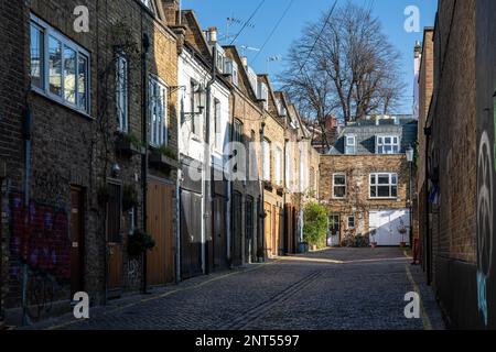 Dunworth Mews, cobbled cul-de-sac off Portobello Road, in Notting Hill district of London, England Stock Photo