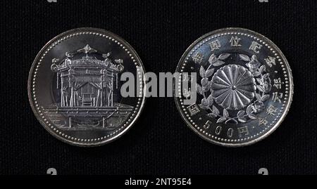 New 500 yen coins of Japan Stock Photo - Alamy