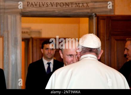 Pope shakes hands with ring-swiping Putin