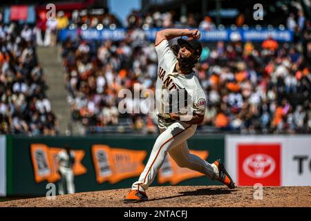 Giants spar with D'backs in NL West, but place Mike Yastrzemski on IL