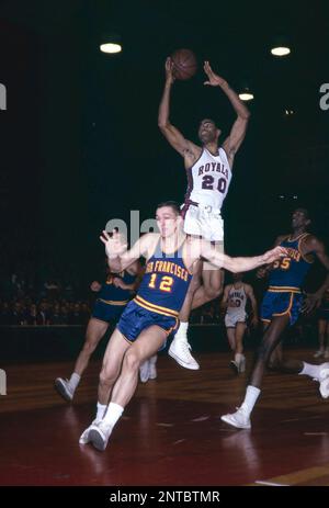 Oscar Robertson of the then Cincinnati Royals in a game with the  Philadelphia 76er in 1965 Credit: Ron Wolfson / MediaPunch Stock Photo -  Alamy