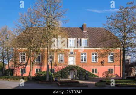 Town hall, Baroque manor house on the remains of the prince-bishop's castle, still called a castle today, Vreden, Muensterland, North Stock Photo