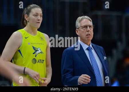 ATLANTA, GA – MAY 24: Dallas head coach Brian Agler (left) gathers his team  together in a time-out during the WNBA game between the Atlanta Dream and  the Dallas Wings on May