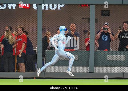 ATLANTA, GA – APRIL 26: Atlanta Braves second baseman Ozzie Albies (1)  catches a line drive in front of teammate Johan Camargo (17) during the  game between the Atlanta Braves and the