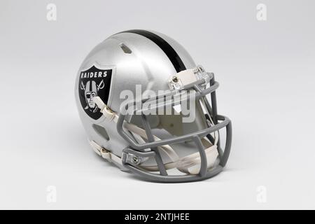 Detailed view of Las Vegas Raiders (left) and Los Angeles Rams helmets and Super  Bowl Vince Lombardi Trophy. Photo via Credit: Newscom/Alamy Live News Stock  Photo - Alamy