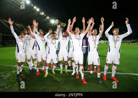 the players of Fiorentina Primavera celebrate victory of trophy News  Photo - Getty Images