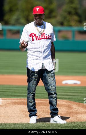 April 6, 2019: 76ers Hall of Famer Allen Iverson (3) waves to the