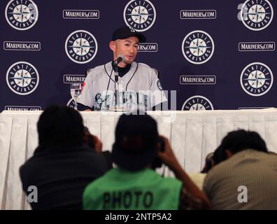 Seattle Mariners' Ichiro Suzuki, a Japanese professional baseball player,  waves his hands after the match at Tokyo Dome in Tokyo on March 21, 2019.  45-year-old Suzuki decided his retreat. ( The Yomiuri