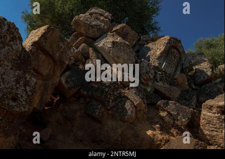 Grooves helped Ancient Greek temple builders and masons slot stone ...