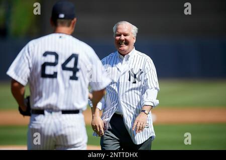 Tampa mayor Bob Buckhorn with Tino Martinez (24) after throwing out the  ceremonial first pitch before a New York Yankees Grapefruit League Spring  Training game against the Toronto Blue Jays on February