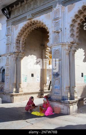 Vendor of thread,in Gangaur ghat,Pichola lake,Udaipur, Rajasthan, india Stock Photo