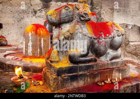 Shiva ling and sacred cow statue, ghats of Ganges river, Varanasi, Uttar Pradesh, India. Stock Photo
