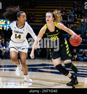 Oregon guard Sabrina Ionescu (20) drives to the basket after being ...