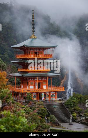 Nachisan Seiganto-ji Temple (Three-Storied Pagoda) and Nachi Waterfall, near Kumano Nachi Taisha Grand Shire, Kumano Kodo, Nakahechi route, Wakayama, Stock Photo